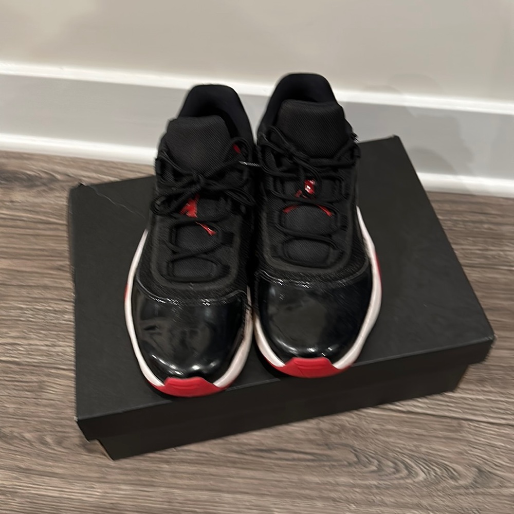 Jordan AJ 11 Low CMFT, Black/White/Red, mens size 9